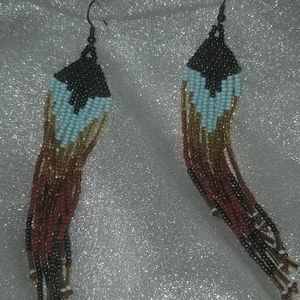 Hanbeaded Dangle earrings